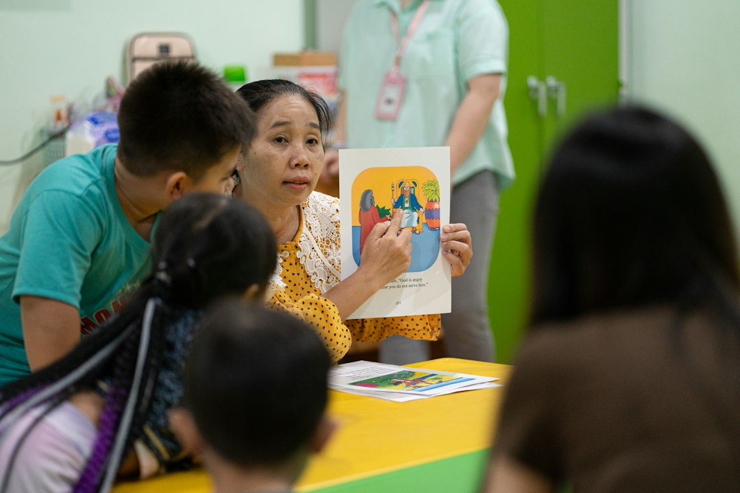 Free Express Readers Decodable Book Samples for U.S. Educators